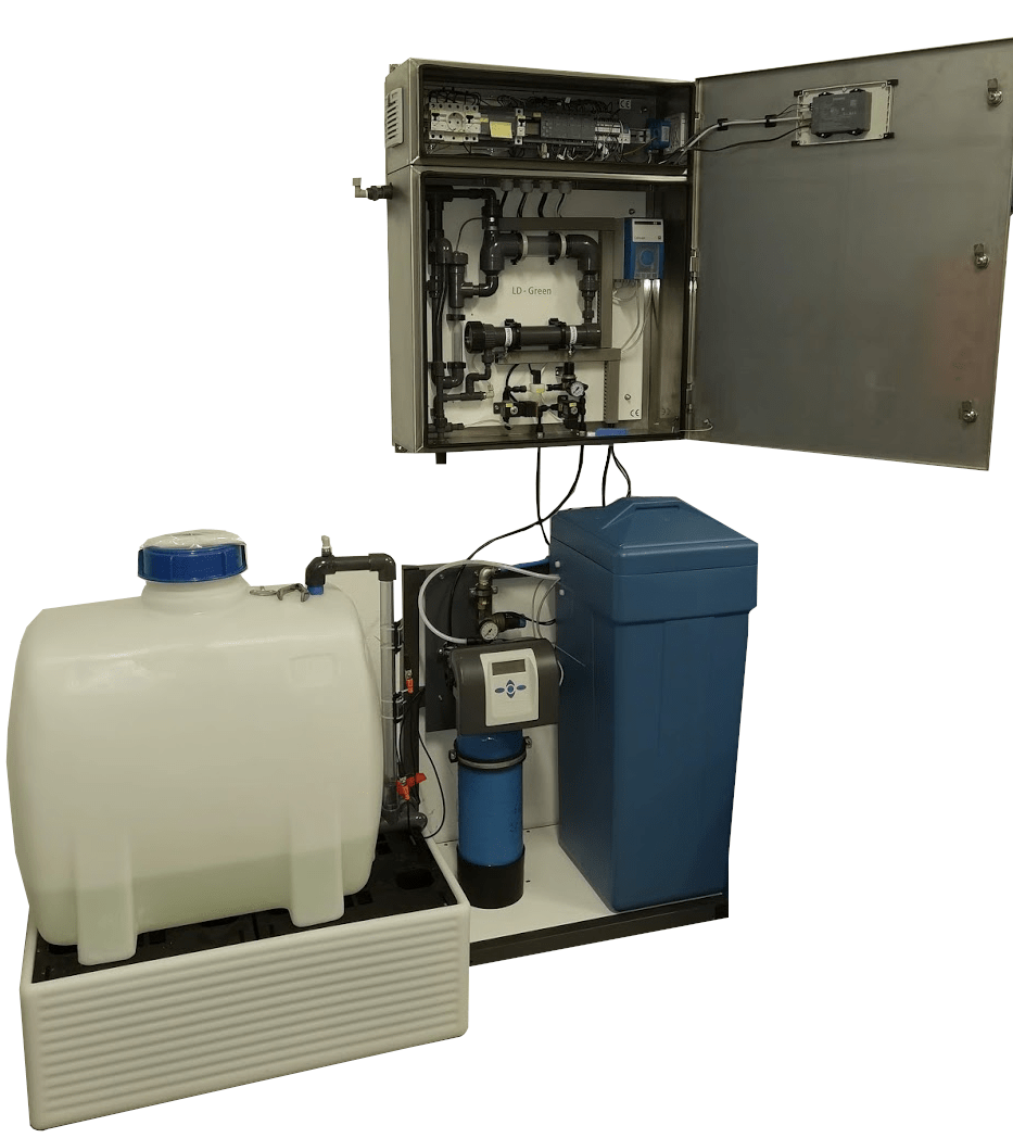 ld_green_2 Elektrolyse-Anlage mit Vorratstank und geöffnetem Schaltschrank
